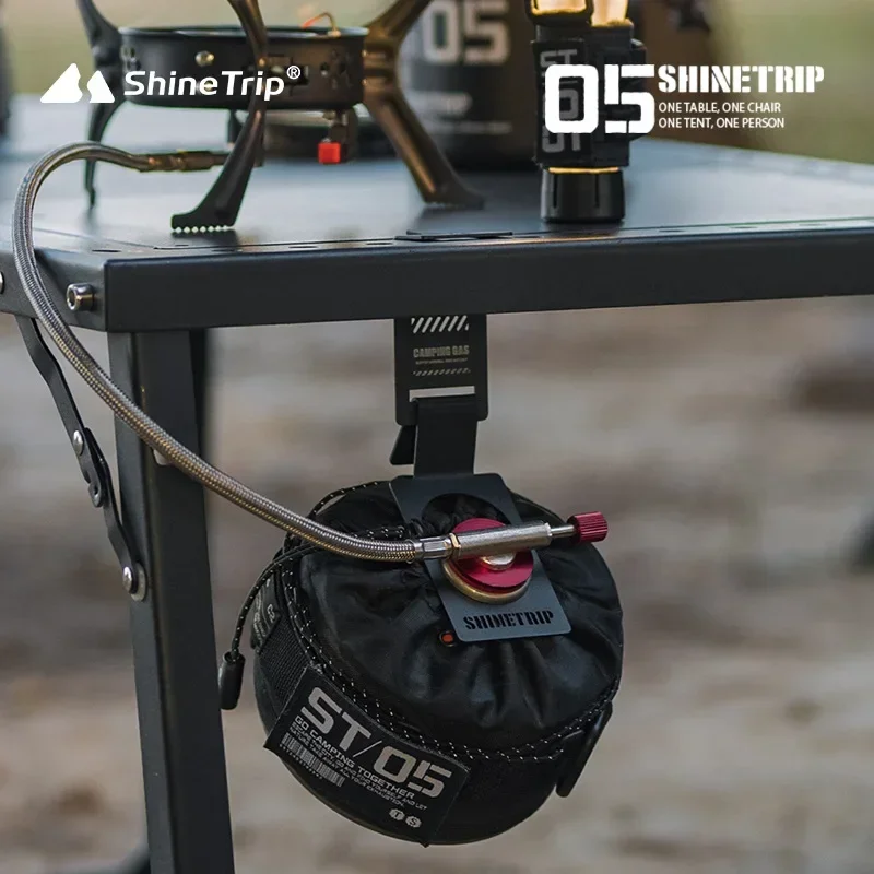 Outdoor Camping Essential Gear - ที่แขวนถังแก๊ส ShineTrip สำหรับโต๊ะแคมป์ปิ้ง, ตะขอสแตนเลสแบบยุทธวิธี และอุปกรณ์เสริมสำหรับจัดเก็บอุปกรณ์เอาตัวรอด